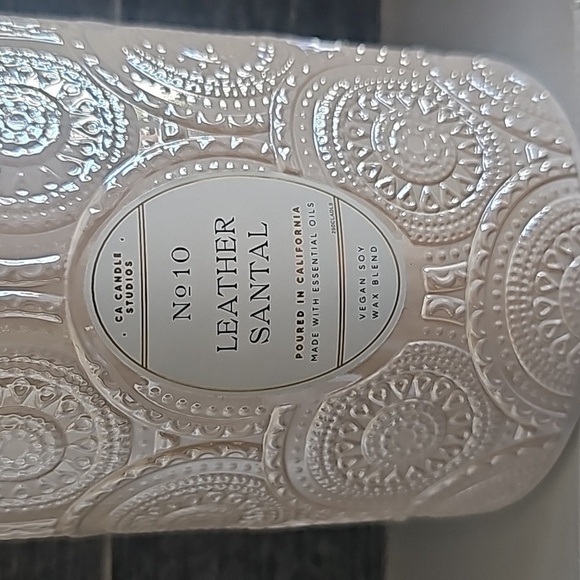 NEW SPRING VIRAL Leoben Co No.10 "Leather Santal" Candle 18oz - Never Used - Picture 3 of 4